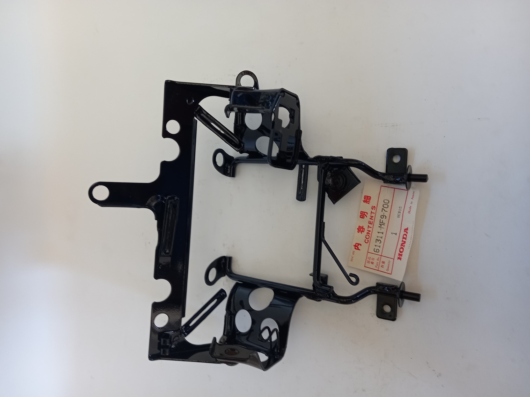 Bild von Honda  STREBE SCHEINW.-GEHAEUSE  61311-MF9-700